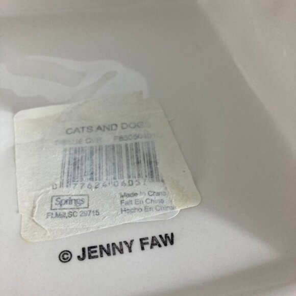 Jenny Faw Cats & Dogs Ceramic Tissue Box Cover 5 x 6" Chip - Picture 8 of 9